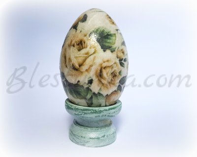Декорирано дървено яйце "Жълти рози"