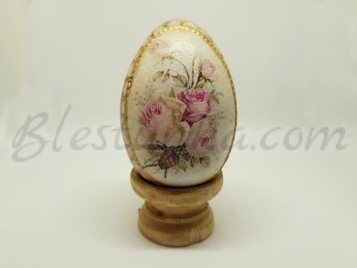Декорирано дървено яйце "Розови рози"
