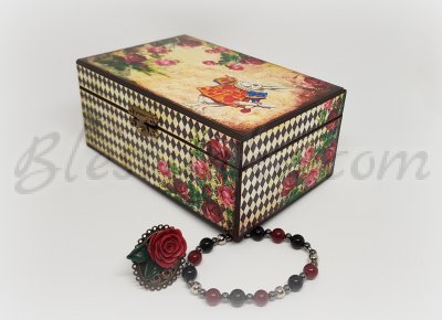 A wooden  jewellery box 