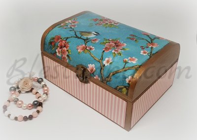 A wooden jewellery box "Little bird"