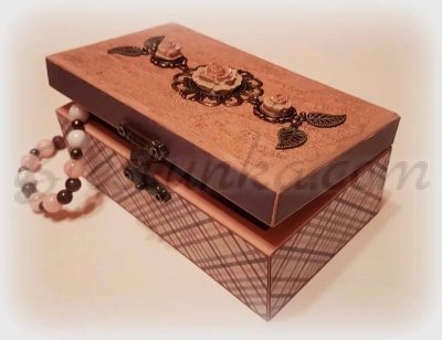 Дървена кутия за бижута 