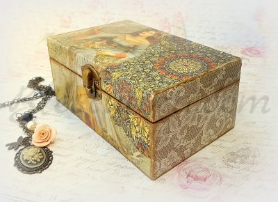 Caja de madera para joyas "El regreso de la hermana pequeña" 