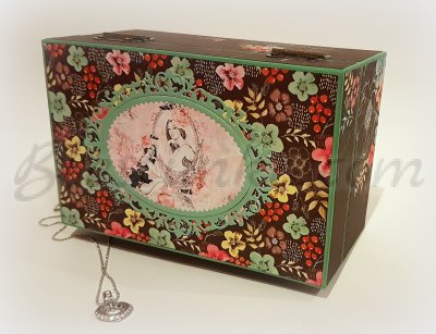 Дървена кутия за бижута "Цветно"