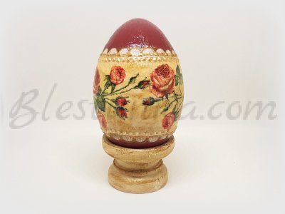 Декорирано дървено яйце "Червени рози"