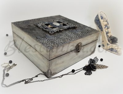 Caja de madera para joyas "Bella oscuridad" 