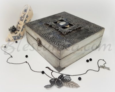 Caja de madera para joyas "Bella oscuridad" 