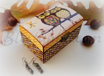 Small wooden jewellery box 