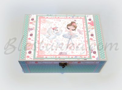 Кутия за бебешки съкровища "Момичето с цветята" - голяма