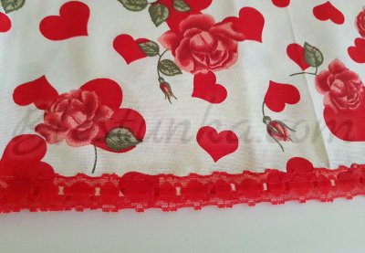 Table runner "Roses and hearts"