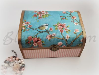 A wooden jewellery box 