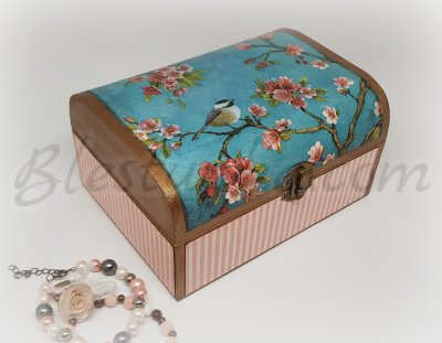 Caja de madera para joyas "El pаjarito"