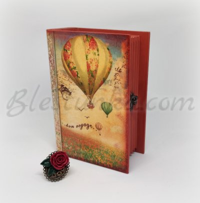 Set "Romance"  - a box  and a necklace