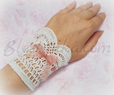 Crochet bracelets "Sisters" -  white