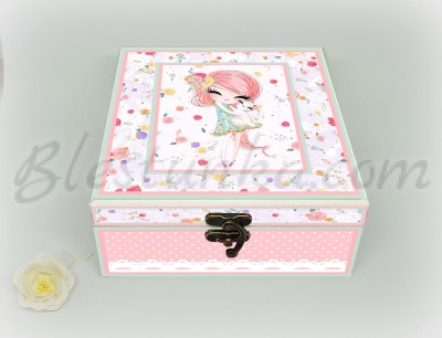 Caja para los tesoros del bebé "La chica con el conejo"